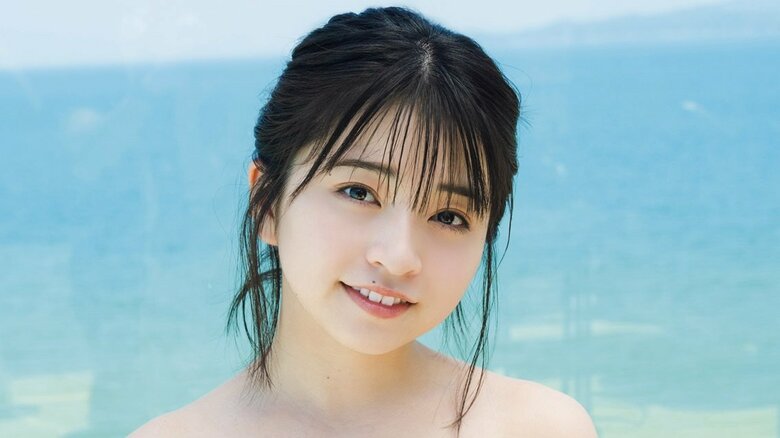 佐々木ほのか、“アプガ（2）卒業後初”のメモリアルグラビア 『ヤンマガ』表紙＆巻頭