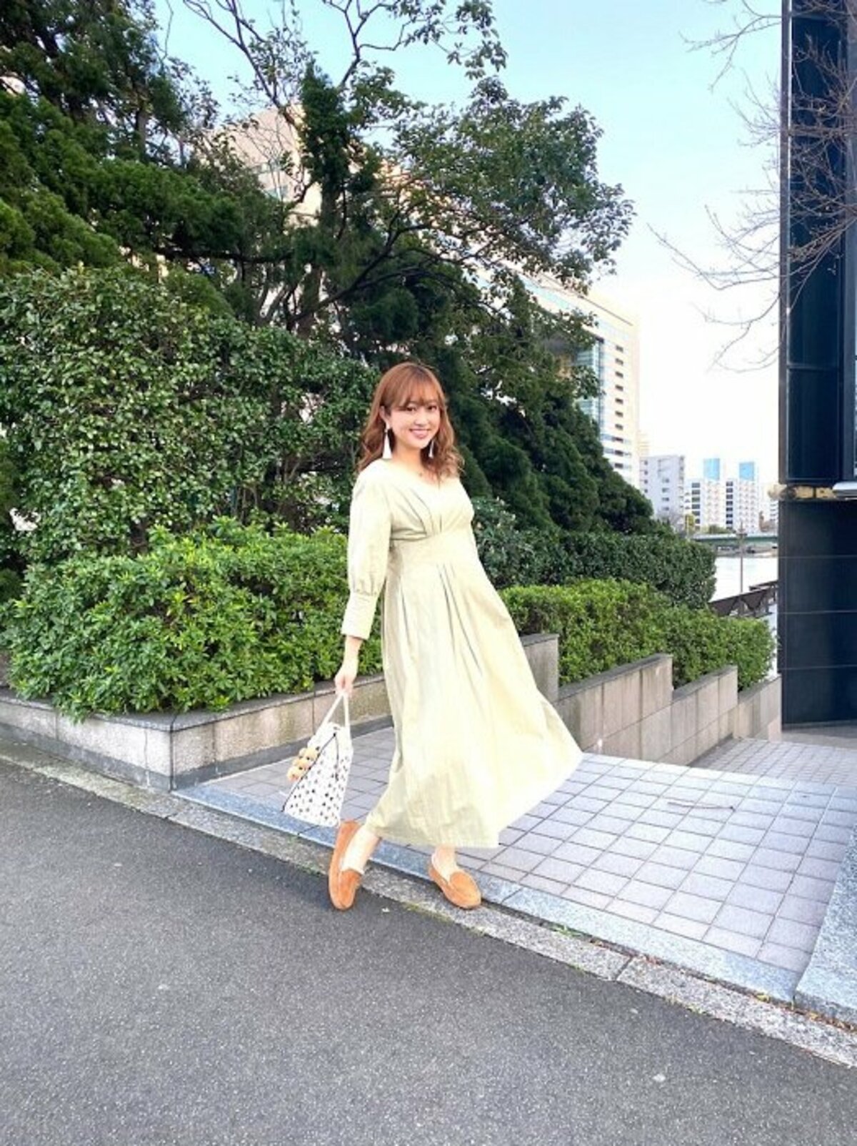 菊地亜美、妊娠中のワンピース姿を公開「誰もいなかったから写真