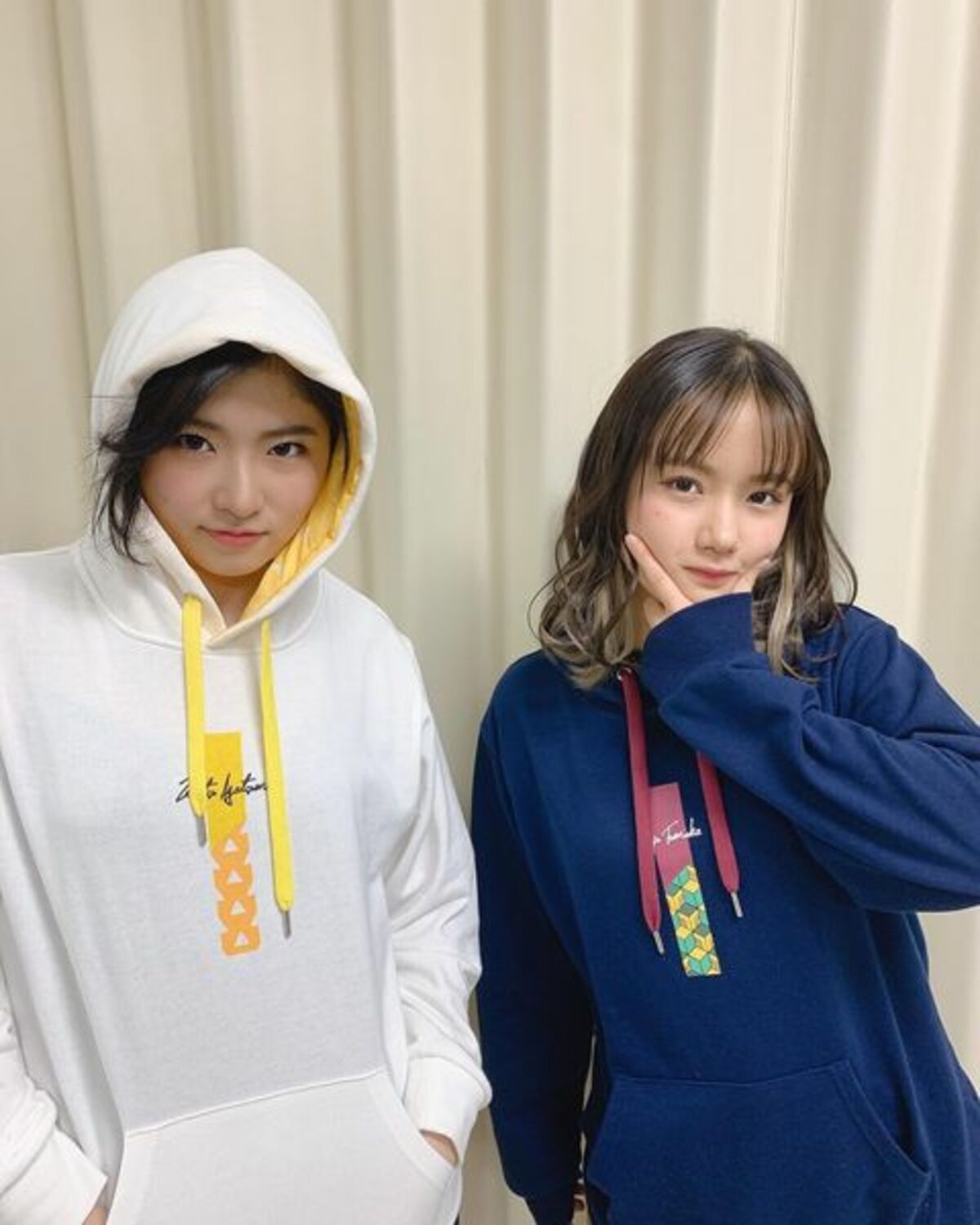 モー娘。横山玲奈＆加賀楓、「鬼滅の刃」パーカー着用の2ショットが