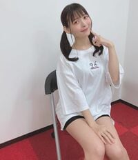 「ツインテール天使」声優・上坂すみれ 「夜あそび」デザインのTシャツ姿にグッズ化希望続出