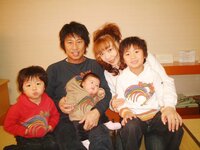 ハイヒールモモコ『懐かしの家族ロケ』