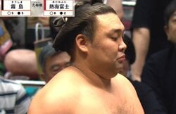 「最後の必要ある？」「あれはよくない」霧島、熱海富士を撃破も取組直後の振る舞いには疑問の声も