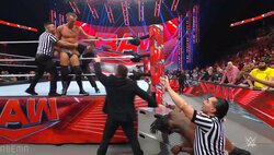 失神した相手に超低空ドロップキック 会場大ブーイングの衝撃行動が波紋 レフェリーも激おこ