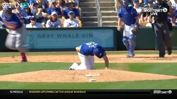 痛がり方が格闘技のKOレベル…高速ライナーが投手のボディを直撃する壮絶シーン 現地のファンも一斉に「Oh…」