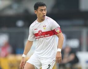 日本代表にまた懸念。遠藤航の後頭部に相手選手の頭が激しく衝突、起き上がれず担架で運ばれる