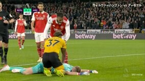 交通事故ばりの衝撃にも無傷な筋肉王トラオレ　ノックアウトされたGKラムズデールを心配する姿に「良い奴そう」