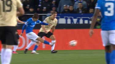 相手GKも愕然伊東純也、爆速ドリブルからの守備2枚抜きカットイン