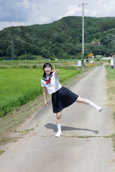 モデル・こまめ、無邪気な表情に小悪魔のような魅力も 1st写真集が10月 