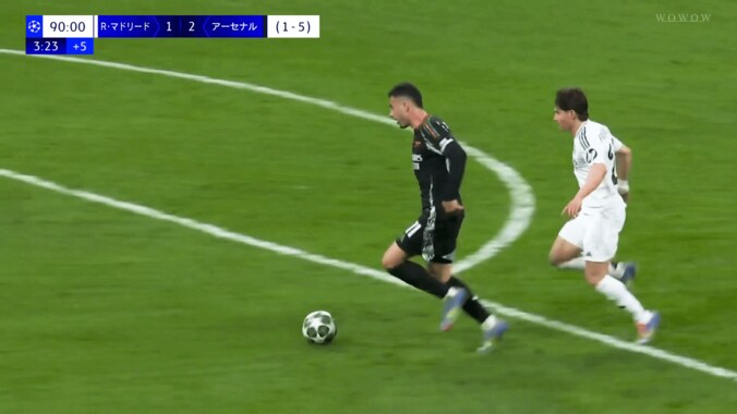 【写真・画像】飛びすぎだろ！ 鈴木彩艶の“特大パントキック”にファン騒然「えぐいw」「相手は嫌だろうな」「凄いボール」攻撃の起点になった60mキックの瞬間　1枚目