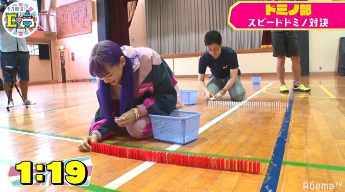 E-girls須田アンナ、ドミノ倒しで反抗期全開！？先生に「曲がってるんじゃないですか？」と煽りまくり 6枚目