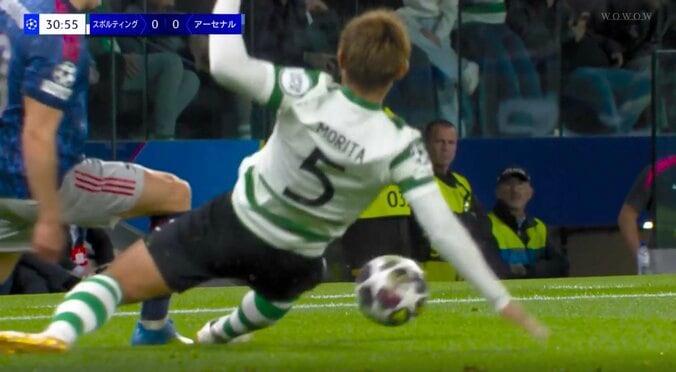 「怖すぎるって」守田英正、イエロー判定で“鬼の形相”　相手に詰め寄り苛立つ様子も「ボールには触ってる。ただ…」元日本代表DFが指摘 3枚目