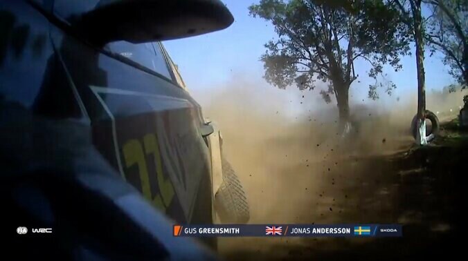 嘘だろ…世界ラリーで車軸が脱落！ “タイヤじゃなくて丸ごと”の衝撃光景に現地実況も驚愕「本当に激しい着地」 2枚目