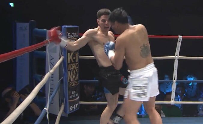 衝撃のバックブローKO