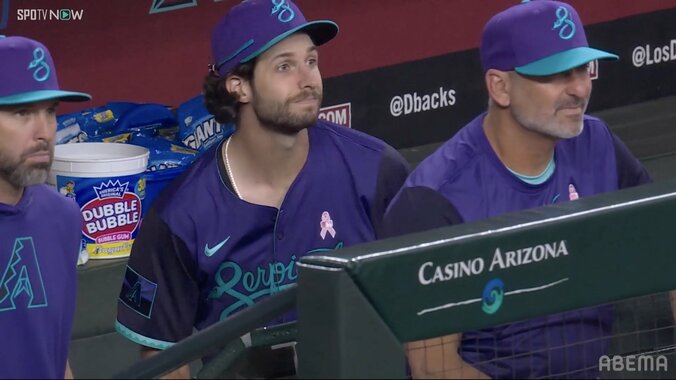 【写真・画像】ベースを隠した？ 大谷翔平に対する“際どい判定”にロバーツ監督が抗議 「ブロックしてる」「進路妨害」非難の声も　1枚目