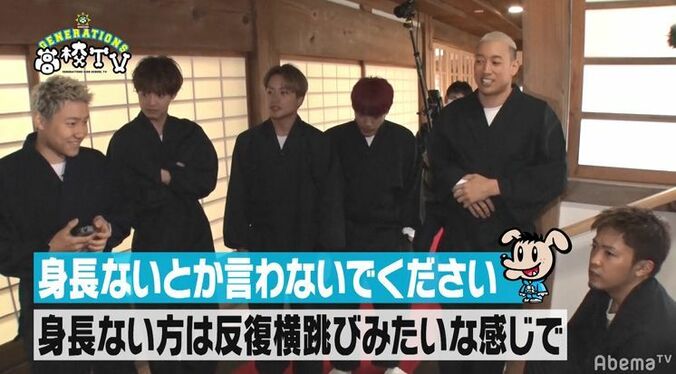 掃除好きの佐野玲於、お寺の廊下掃除を褒められ得意気「週1で雑巾がけしてる」 5枚目