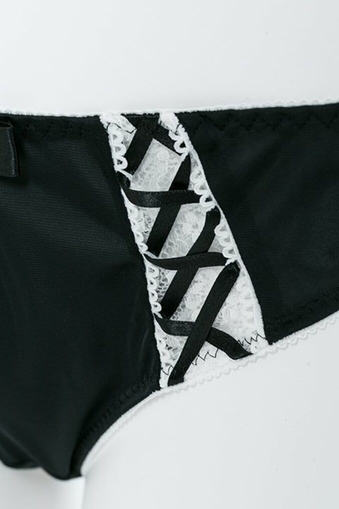 『ローゼンメイデン』真紅と水銀燈が大人可愛いランジェリーに【画像22枚】 19枚目