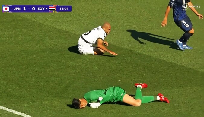 「怪我しないで…」U-20日本代表GK、“足裏”を恐れず好守→激突＆悶絶に騒然！「大丈夫か？」ピサノアレックス幸冬堀尾の勇敢さが脚光 2枚目