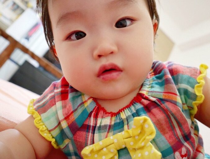 浜田ブリトニー、娘が初めて自撮りした写真を公開「雫ちゃん、天才でちゅよ～笑」 1枚目