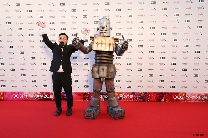 山田孝之主演『ハード・コア』 山下敦弘監督、謎のロボットとレッドカーペットデビュー