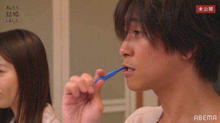 ぱるる、佐野岳「お風呂入ったらどこから洗う？」パジャマ姿で並んで歯磨き『私たち結婚しました3』未公開