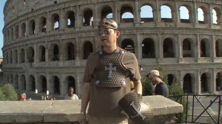 バナナマン設楽、ローマの美容院でイタリアンダンディに変身