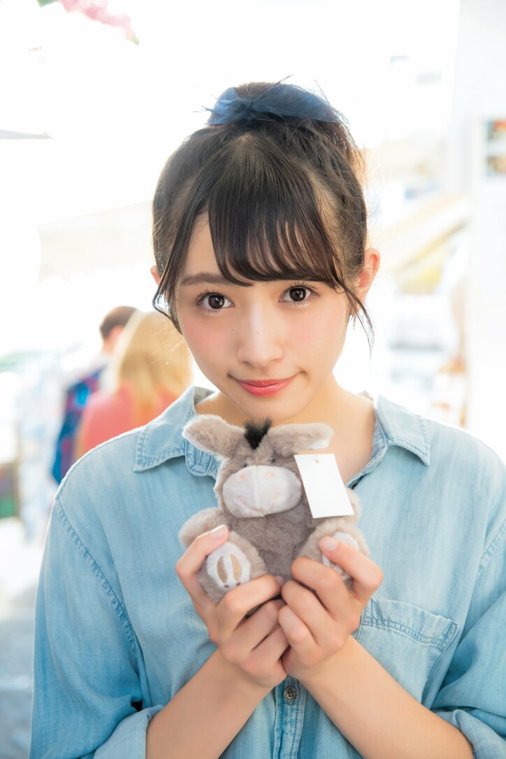 「白石麻衣は憧れの存在」欅坂46・渡辺梨加、水着姿も披露した初のソロ写真集は初版10万部