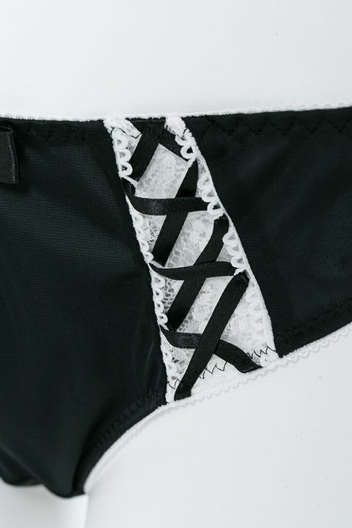 『ローゼンメイデン』真紅と水銀燈が大人可愛いランジェリーに【画像22枚】