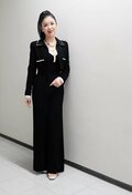 「ほんっとお綺麗」藤あや子、30年前の“CHANELのスーツ”を着こなす全身ショットに「お人形さんのように可愛くて綺麗です」などファン絶賛
