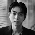 綾野剛、自身が撮影した菅田将暉の写真を公開し「色気が駄々漏れ」「ため息出ちゃう」の声