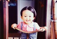 有吉弘行、幼少期の“美少年ショット”を公開し「天使降臨」「優勝！！」と絶賛の声