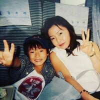 「やっぱおかん大好きや」GENERATIONS・中務裕太、母との幼少期2ショットを公開