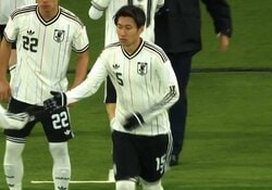 「何で見えてんの…」鎌田大地の“異常な空間把握”に衝撃！「別室からゲームしてる」「ほぼピルロ」俯瞰視野から極上フィード