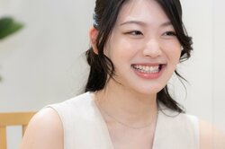 23歳グラドル、合コン中にJカップの谷間を解放する大サービス！ 指原莉乃「最高じゃん」