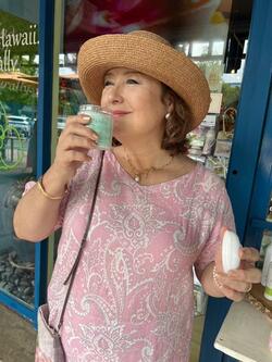 キャシー中島、ハワイで思わず購入してしまった品「ウィンドウショッピングのつもりなのに」 
