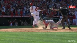 何度でも見たくなる大谷翔平、6秒間のサヨナラ激走シーン 一番近くで見ていた三塁コーチはかわいくぴょんぴょん