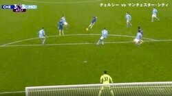 スタジアム騒然！“殺人級ショット”がキーパーを襲撃　強烈すぎる超低空“弾丸ミドルシュート”が炸裂→こぼれ球を“ドログバ2世”が爆速スピードでゴールに叩き込む瞬間