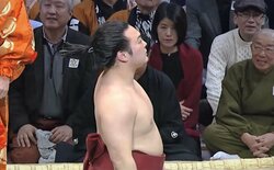 炎鵬、土俵中央で唖然、呆然の6敗目…元小結・旭道山「これは偶然の流れです」