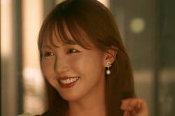 三上悠亜似の32歳美女、大胆な肌見せワンピ姿で元オリンピック選手とロマンチックな夜「私でいいの…？嬉しい」