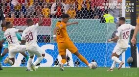 相手、強すぎるよ…開催国カタール、強くて大きいオランダに圧倒される ゴール奪われ顔を覆う切ないサポーターも「無慈悲なゴール」「泣かないで」