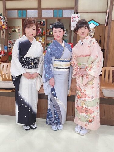 ハイヒールモモコ、松本伊代らとの着物姿を公開「何となく色が決まっ