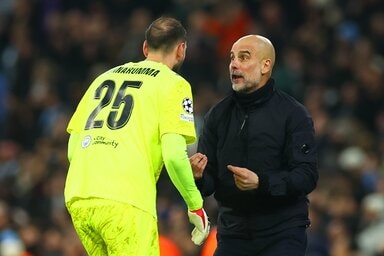 「最高に笑える」名将ペップ、ドンナルンマの“反則級セーブ”にまさかの顔芸！「可愛すぎる」「全部持ってかれた」おどけた表情で動きを“完コピ”