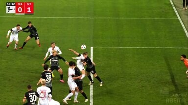 堂安律も見た格闘技クラスの衝撃シーン！顔面に膝と足が直撃→ドイツ代表DFが悶絶…ファウル問題児FWの危険プレーに「大丈夫か？」「いってぇ」などファンも心配