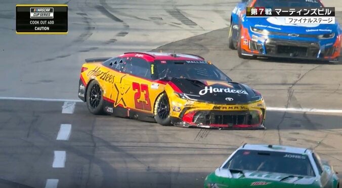 “最短”サーキットで約10台絡む珍しいクラッシュ「邪魔だ、邪魔だ」押し合い発端にコース上が「ぐちゃぐちゃ」大混乱 3枚目