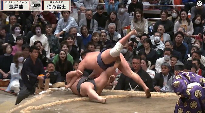 寄り倒しで豊昇龍が横綱の貫禄