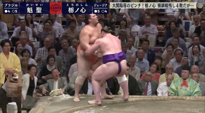 カド番脱出まであと2勝！　大関・栃ノ心、魁聖を真っ向勝負の力比べで寄り切り6勝目 1枚目