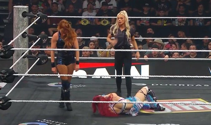 「めっちゃ美人レフェリー」注目の一戦で思わぬところにファン熱視線「ギャルレフェリー」「レフェリーかわいい」 4枚目