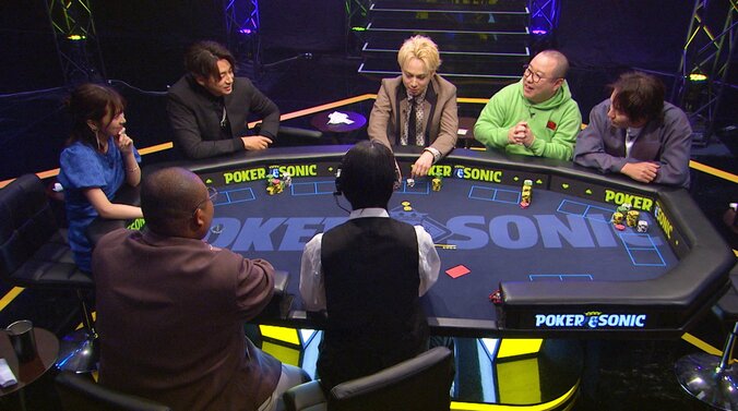 【映像】三浦も狩野も“めっちゃ見る”ポーカー対決でまさかの行動