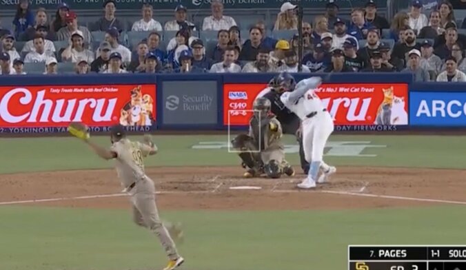 【写真・画像】これはヤバい！ 死球にブチギレ…「乱闘かな？」「怖え」 “暴れん坊”マチャドが大激怒… ベンチから出てくる「松井引いてるやん」　1枚目