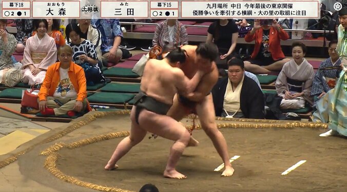 「何気に映ってるやん」大相撲、行司の背後に着物姿の美人女優が降臨 「お美しい」「早い時間から」驚きの声 3枚目