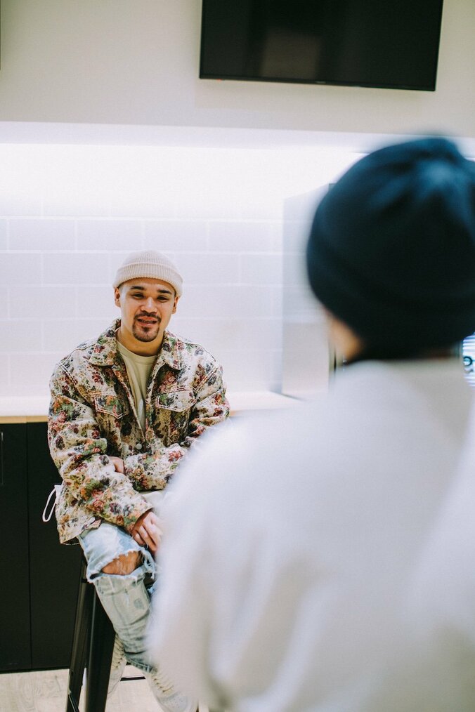 「“ラップやめようかな”とも思った」CHICO CARLITOが語る新作『Sandra's Son』。沖縄、家族、仲間、音楽、言霊が詰まったNEW ALBUMを携えて、“受け取る側より与える側”への再出発。 3枚目